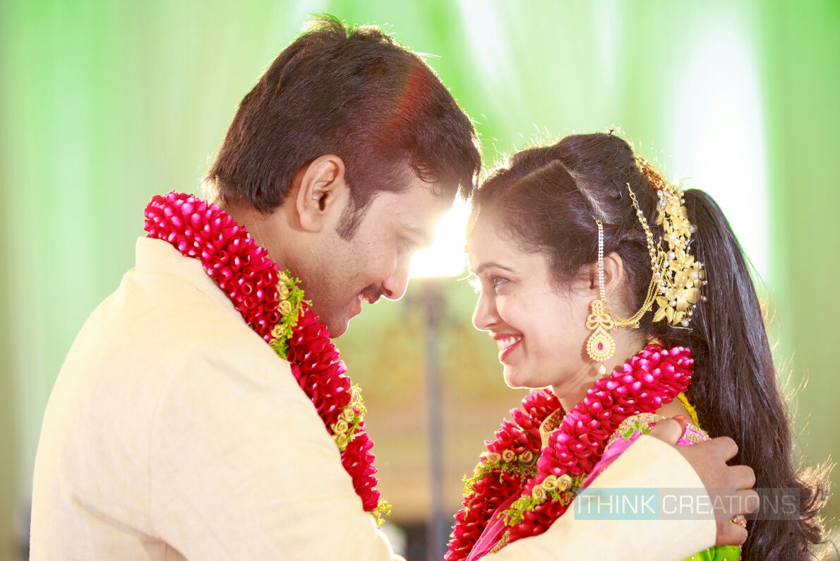 Romantic Bride and Groom Pose by Arun Ar Photography Wedding-photography | Weddings Photos & Ideas
