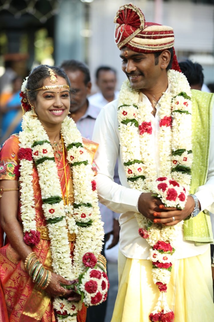 Bride and Groom Pose by Arun Ar Photography Wedding-photography | Weddings Photos & Ideas