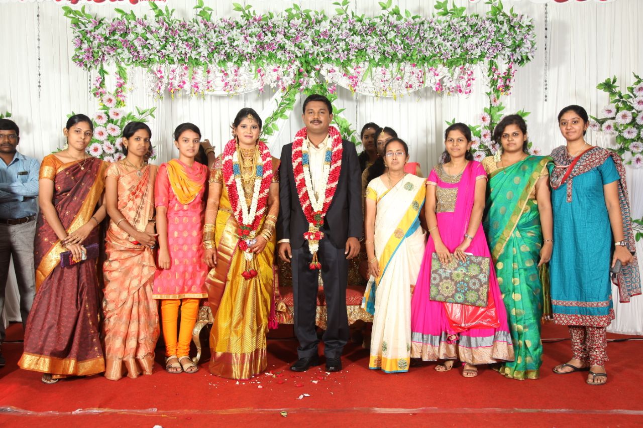 Bride and Groom With Guests by Arun Ar Photography Wedding-photography | Weddings Photos & Ideas
