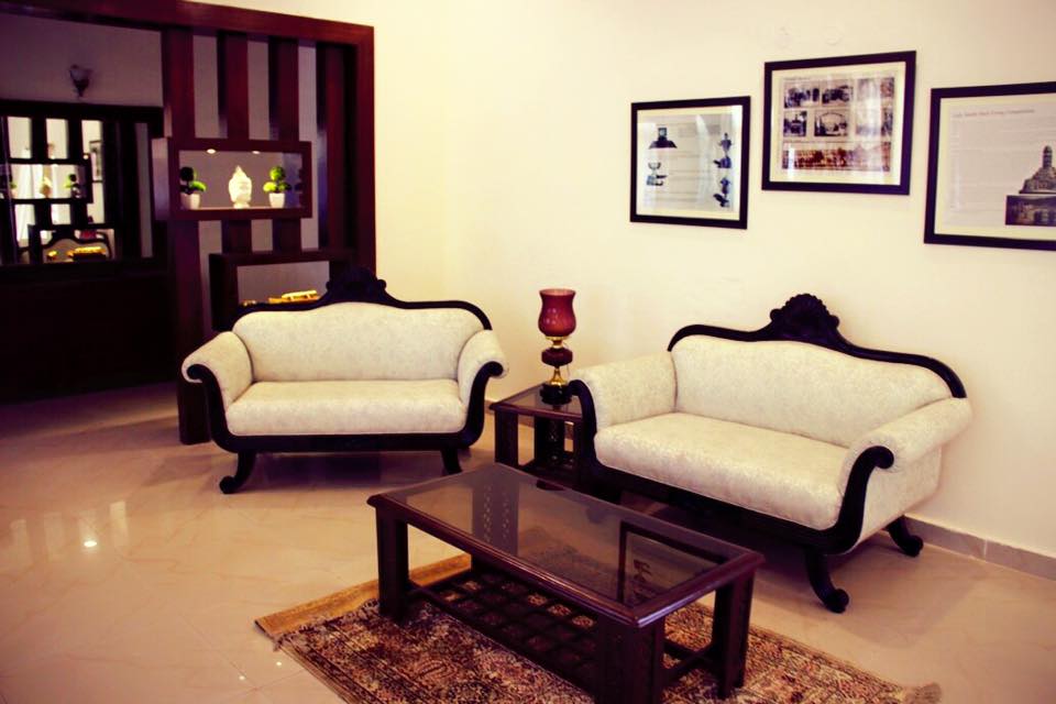 VIntage Style Sofa Set by Deepanshu Prasad Traditional | Interior Design Photos & Ideas