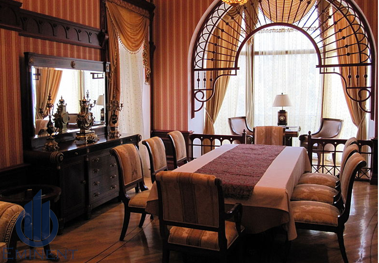 Dining Room With Vintage Furniture by Shyam Gupta Dining-room Vintage | Interior Design Photos & Ideas