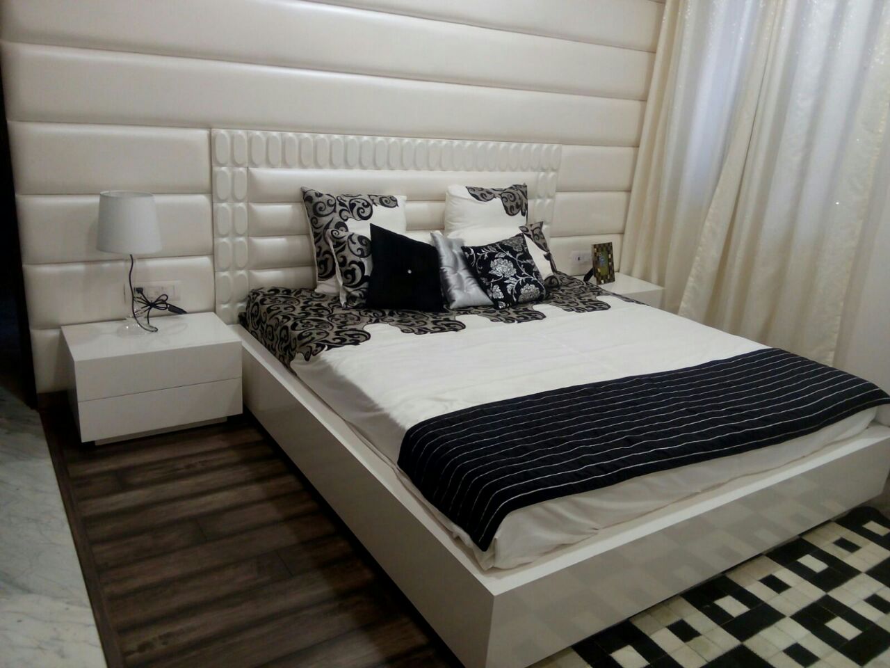 Modern Bedroom by Envisage Design Atelier Modern | Interior Design Photos & Ideas
