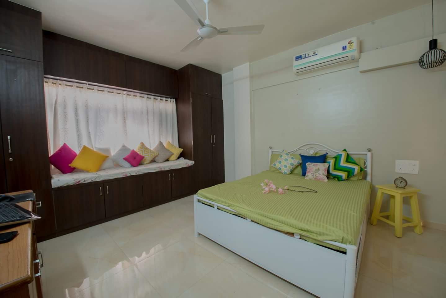 Retro Style Bed by Shweta Khedekar Modern | Interior Design Photos & Ideas