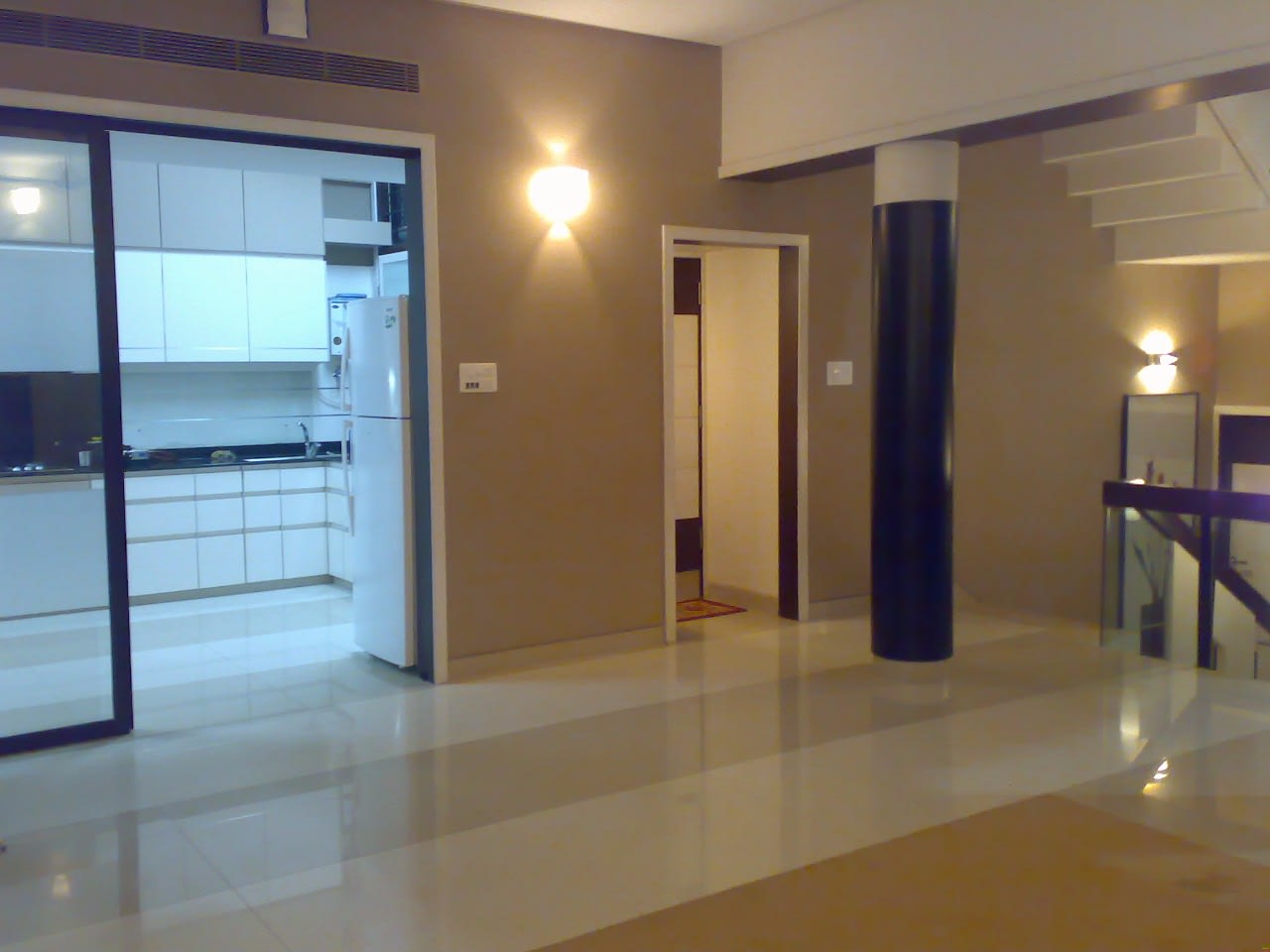 Beige shade Hallway with marble flooring by Richa Jindal Indoor-spaces Contemporary | Interior Design Photos & Ideas