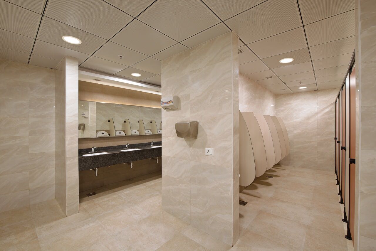 Modern Washroom by Akash Kanojia Modern | Interior Design Photos & Ideas
