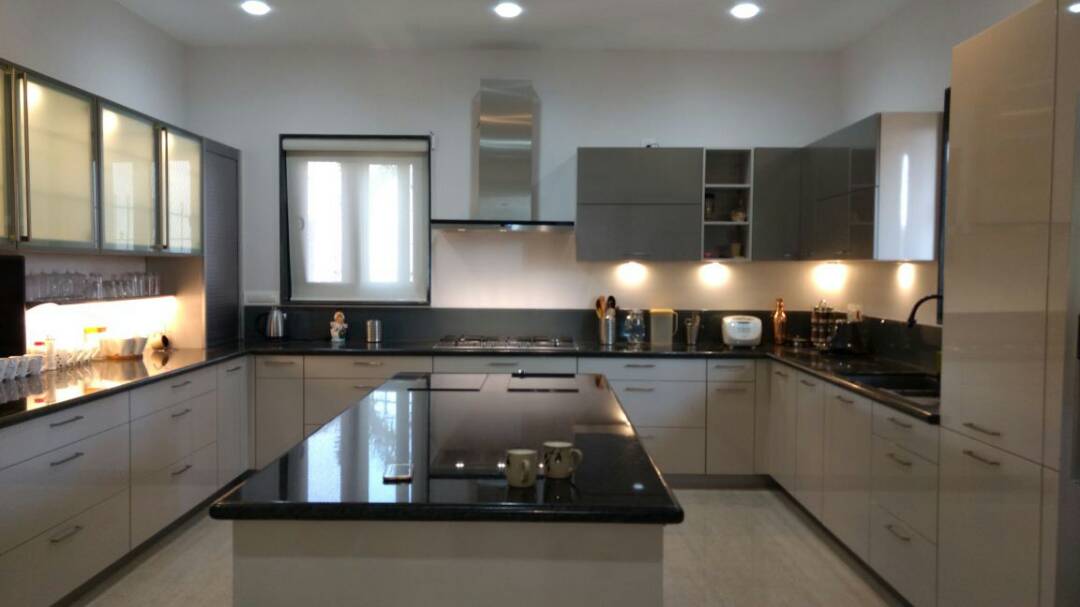 Spacious Modular Kitchen by Sheetal Verma Modern | Interior Design Photos & Ideas