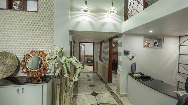 A Beautiful Hallway by Swati Jain Contemporary | Interior Design Photos & Ideas