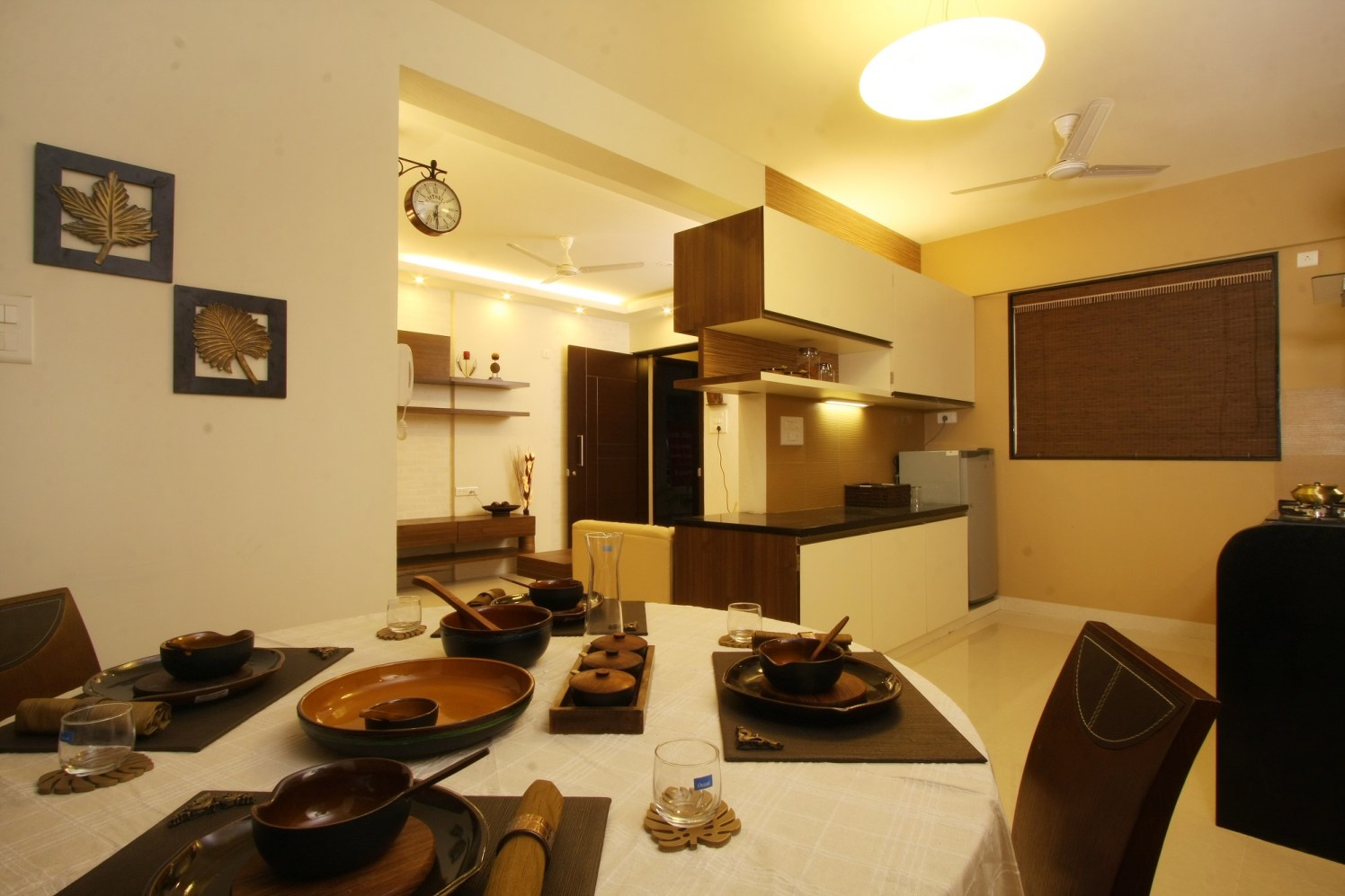 Dining for all family discussions by Harshila Shreeram Talasila Modern | Interior Design Photos & Ideas
