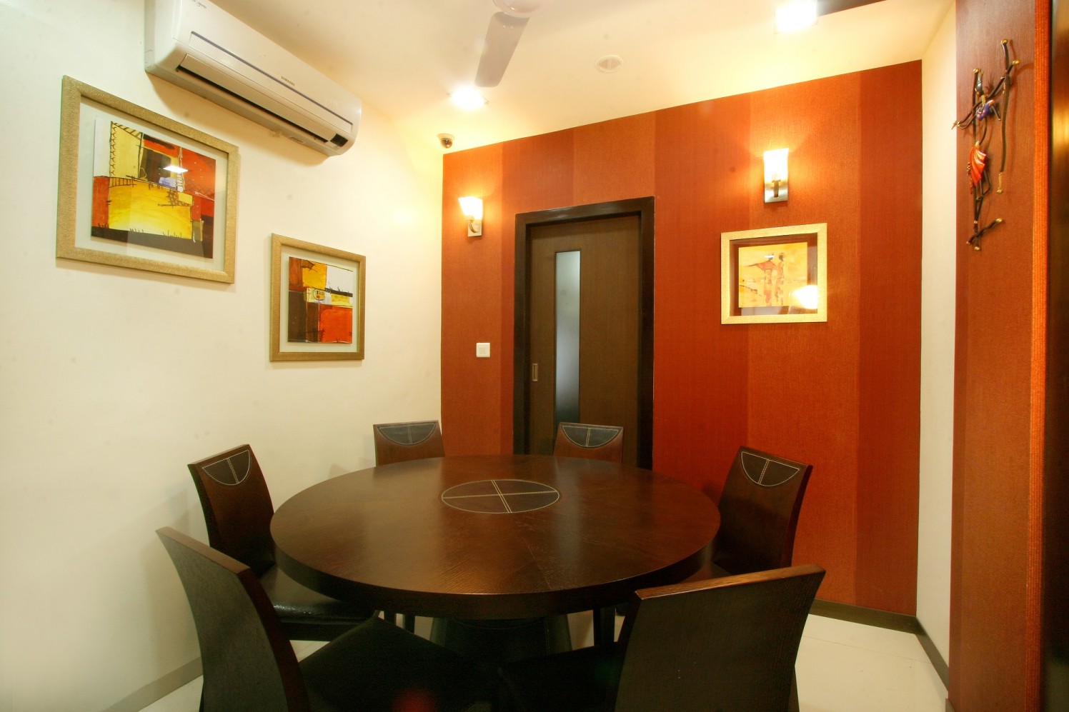 Place to discuss ideas. by Harshila Shreeram Talasila Modern | Interior Design Photos & Ideas