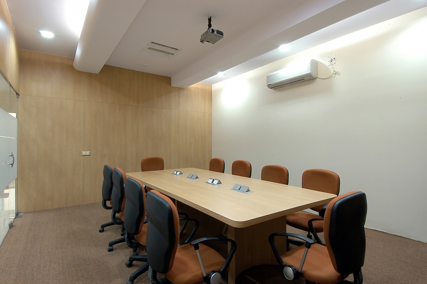Cool War Room by Amin Sha Modern | Interior Design Photos & Ideas