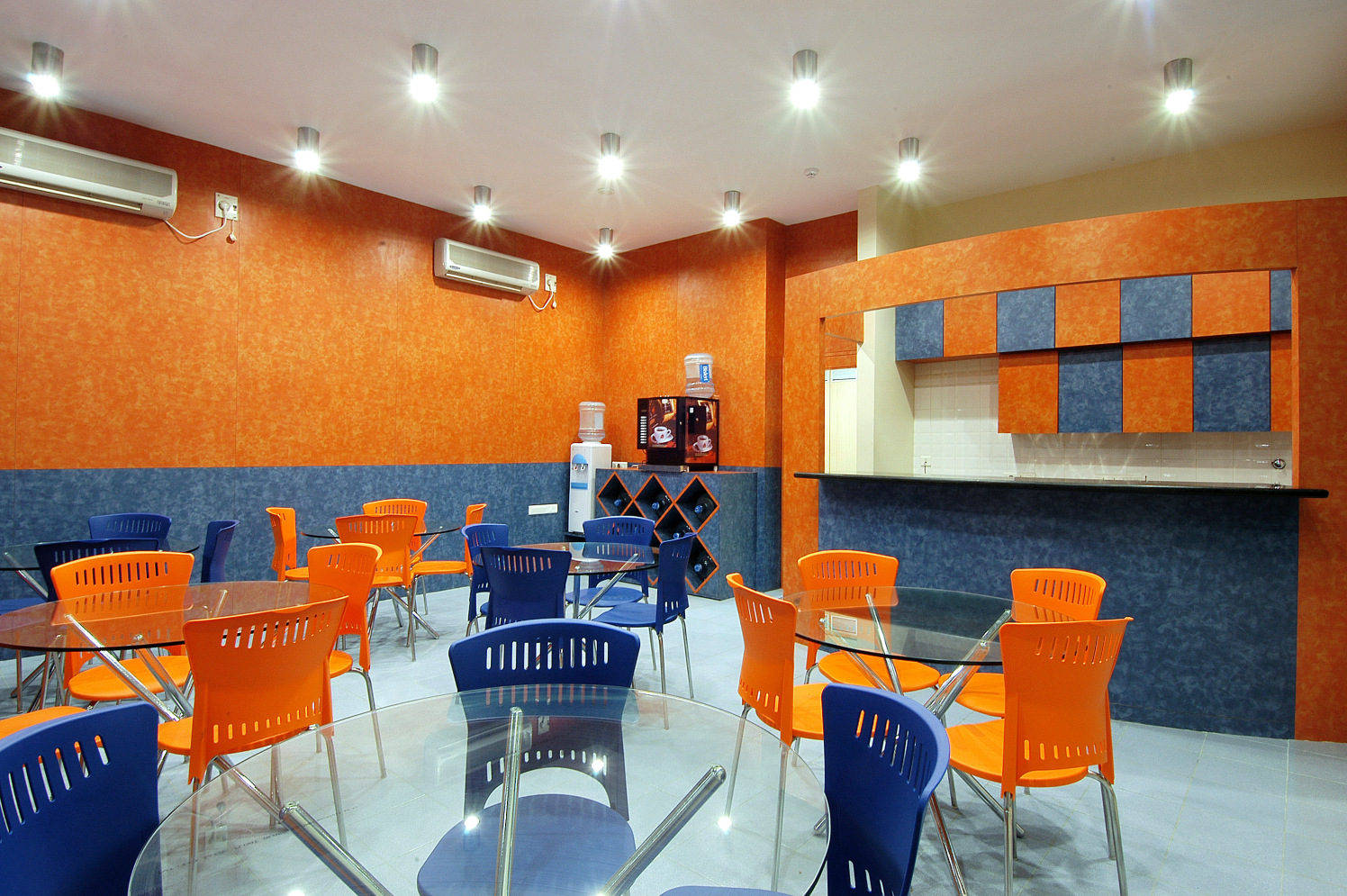 Cafeteria by Amin Sha Modern | Interior Design Photos & Ideas