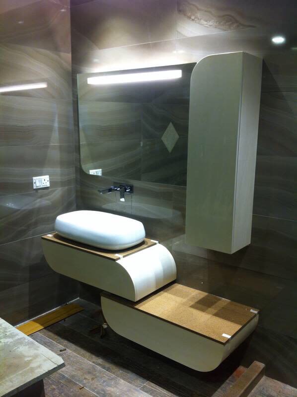 Luxurious lavatory by Mohd. Yaseen Modern | Interior Design Photos & Ideas