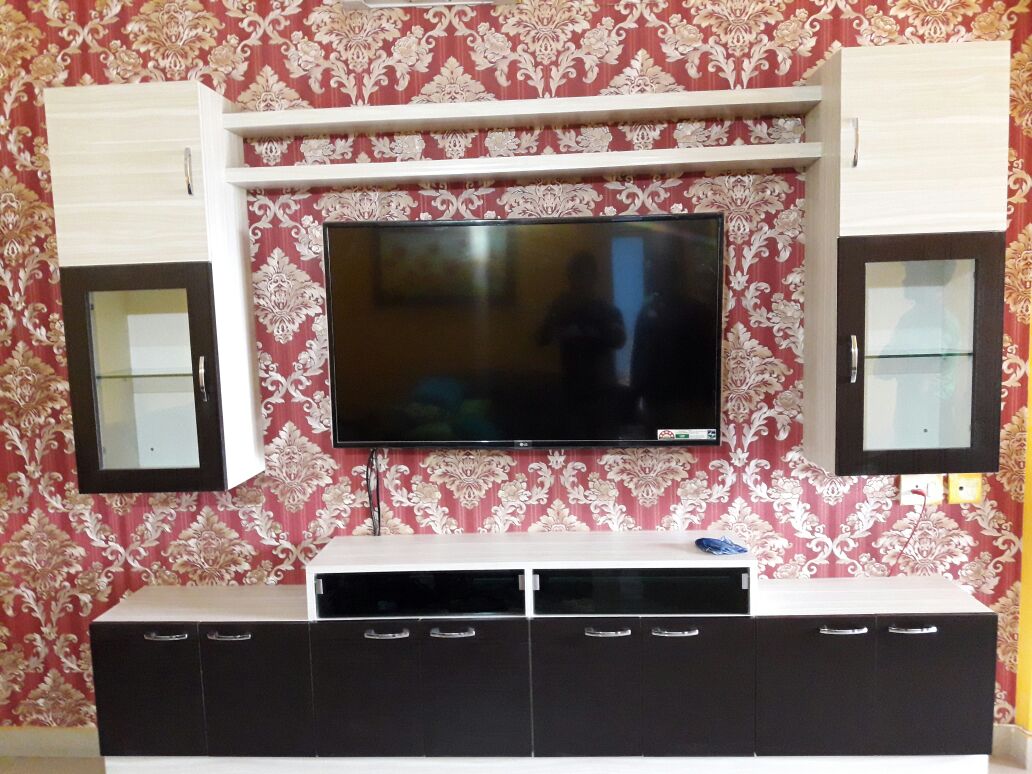 Antique Wallpaper by Manik Chowdhury Living-room Modern | Interior Design Photos & Ideas