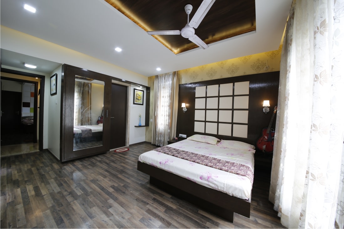 Low Floor Queen Size Bed and Wooden Vinyl Flooring by Rajas Joshi Bedroom Modern | Interior Design Photos & Ideas