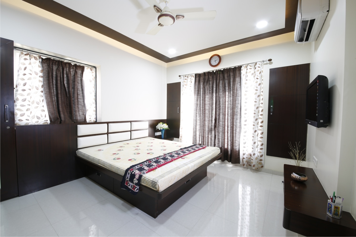 Ebony King Size Divan Bed With White Makabra Tiles by Rajas Joshi Bedroom Modern | Interior Design Photos & Ideas