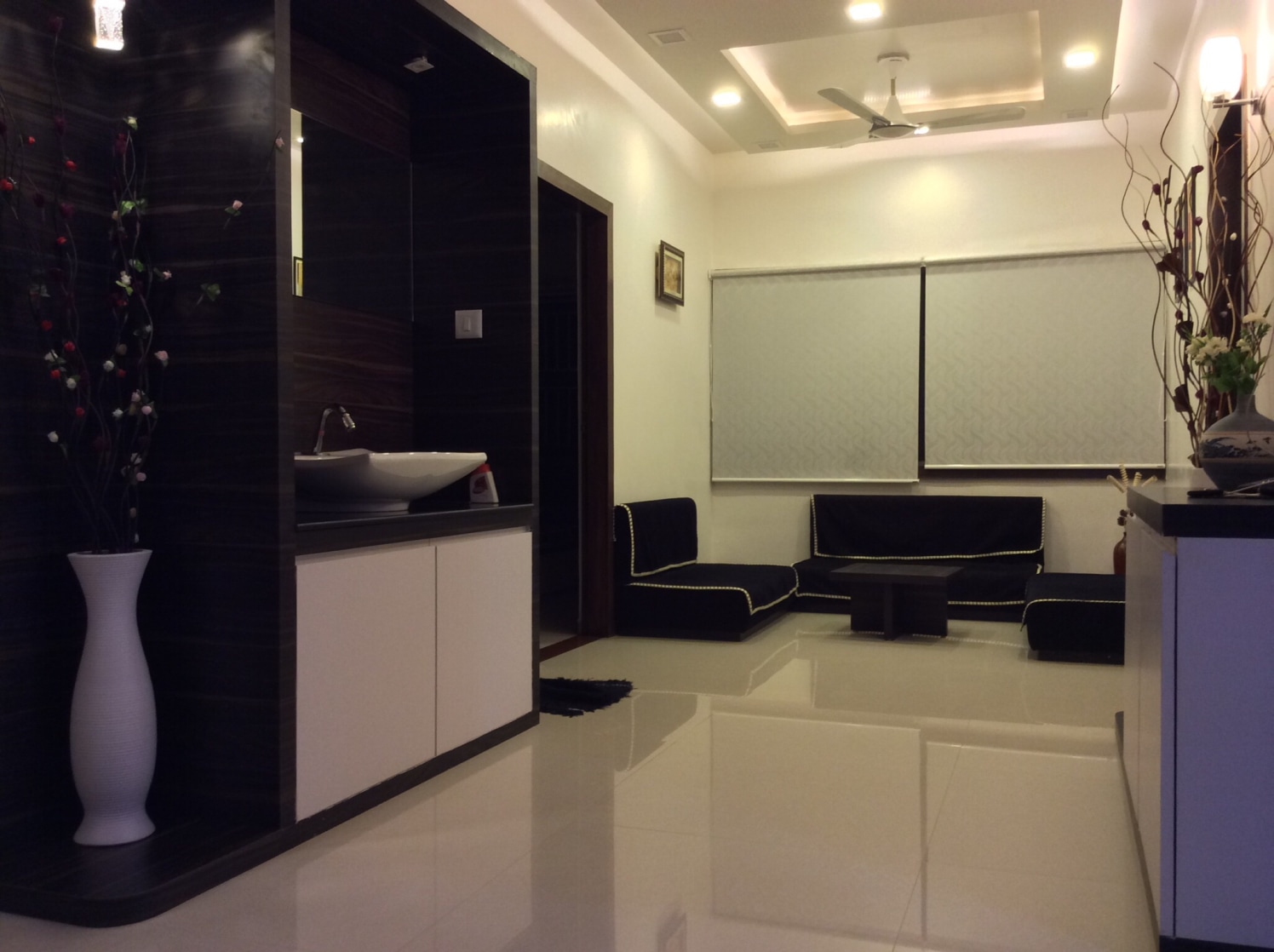 Living room with marble flooring and false ceiling by Vatsal Hadvani Living-room Contemporary | Interior Design Photos & Ideas