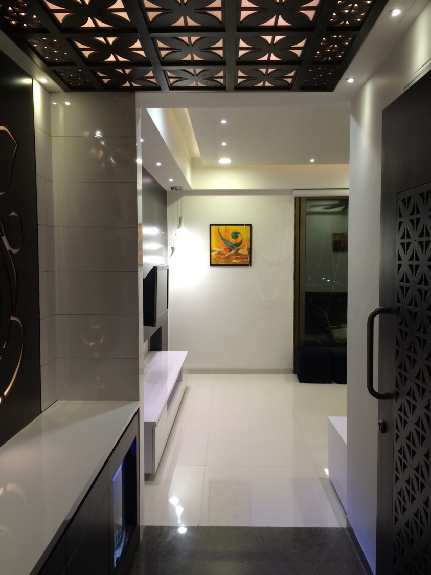 Hallway with marble flooring and false ceiling by Vatsal Hadvani Indoor-spaces Contemporary | Interior Design Photos & Ideas