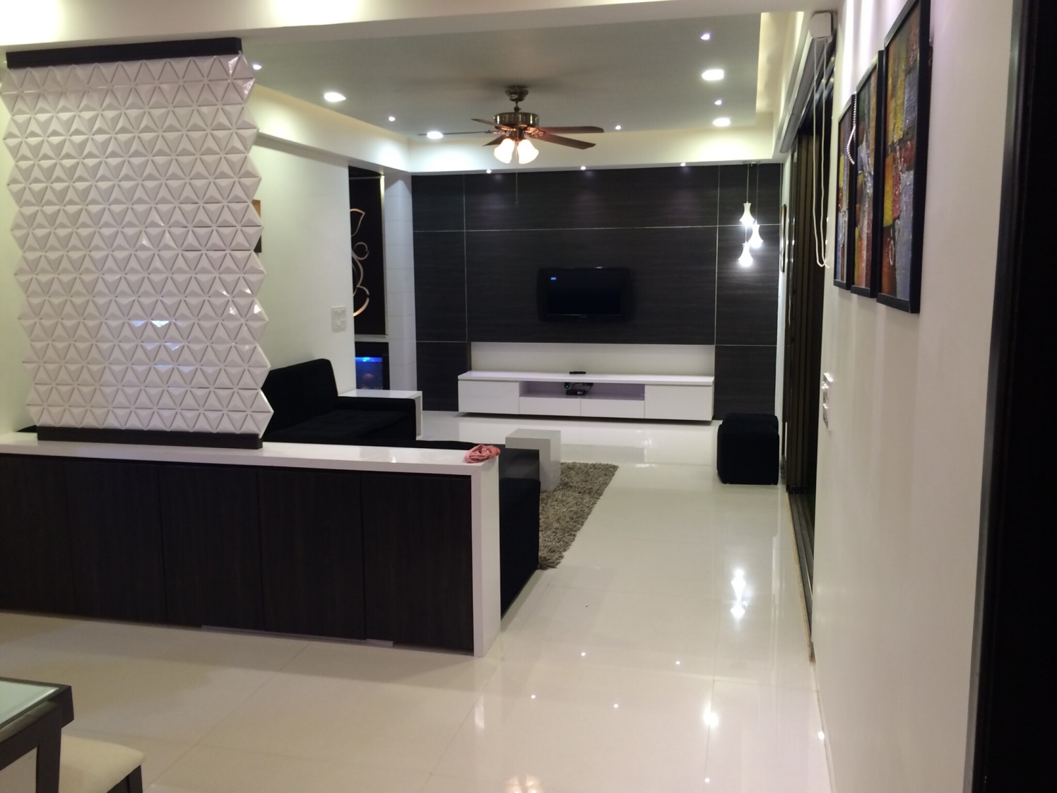 Spacious hallway with marble flooring and false ceiling with TV unit by Vatsal Hadvani Living-room Contemporary | Interior Design Photos & Ideas
