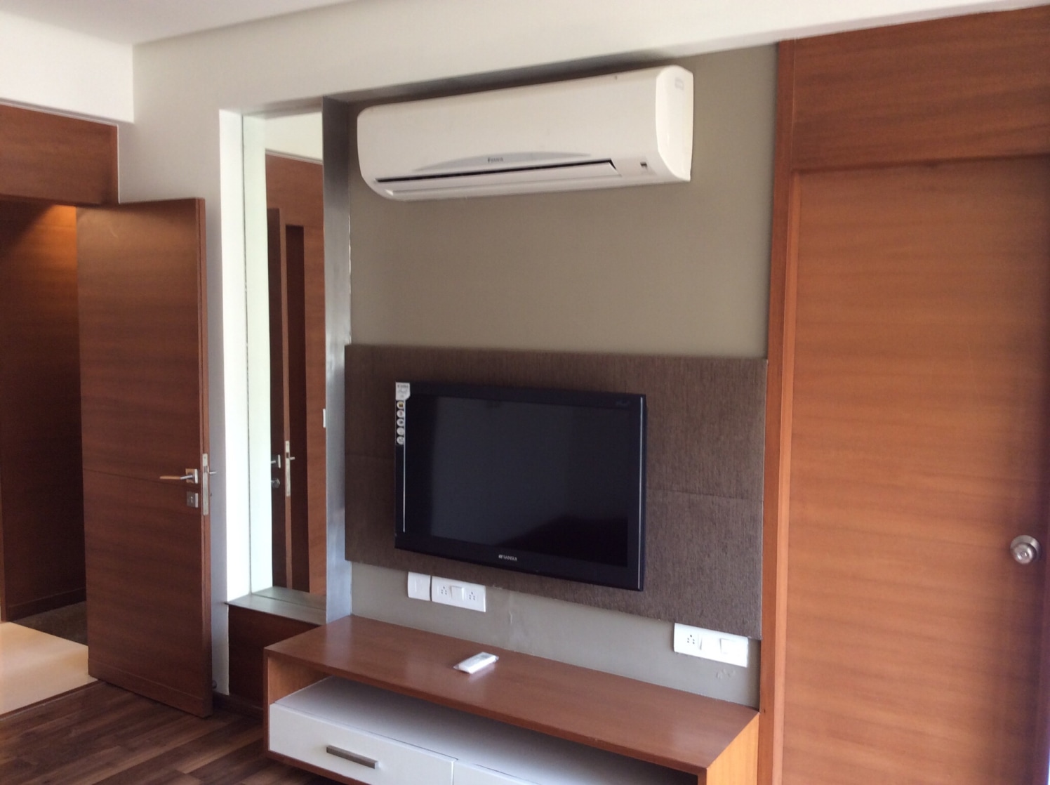 TV unit with modern display unit by Vatsal Hadvani Bedroom Contemporary | Interior Design Photos & Ideas