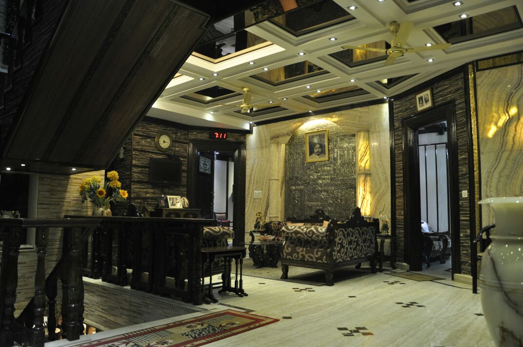 Vintage living room by Sameer Bhatia