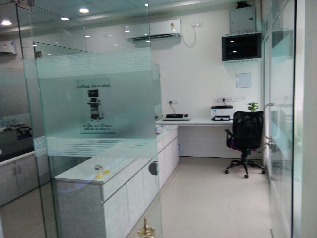 Workspaces for small teams by Dhwani Patel Contemporary | Interior Design Photos & Ideas
