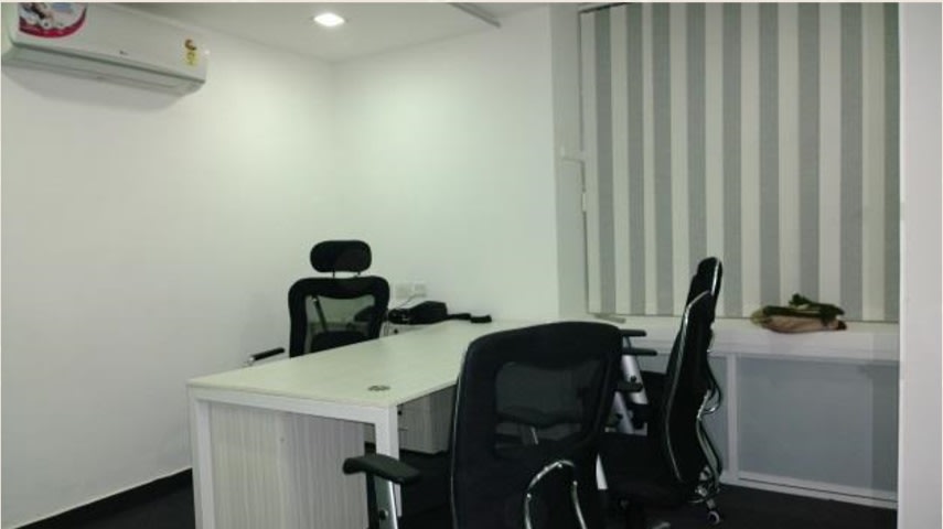 Open office space by Ameer Tumbi Modern | Interior Design Photos & Ideas