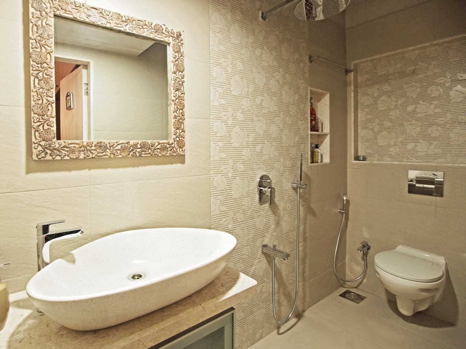 Simple Bathroom with Traditionally Designed Mirror by Janaki Kumar Raut Bathroom Contemporary | Interior Design Photos & Ideas