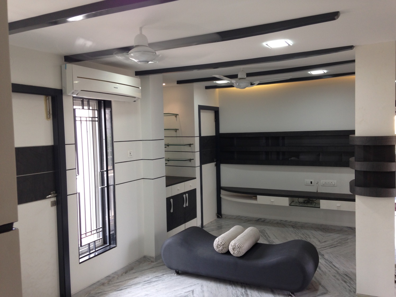 Black and white living room! by Nikhil Living-room Contemporary | Interior Design Photos & Ideas