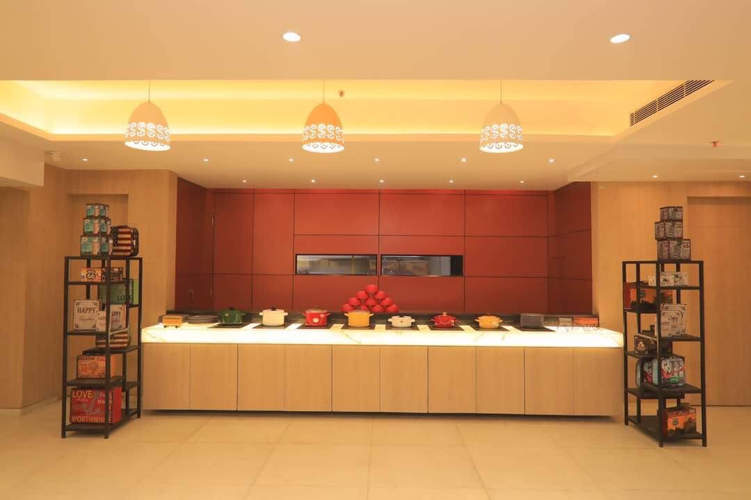 Restaurant space by Chetna Vijay Yadav Contemporary | Interior Design Photos & Ideas
