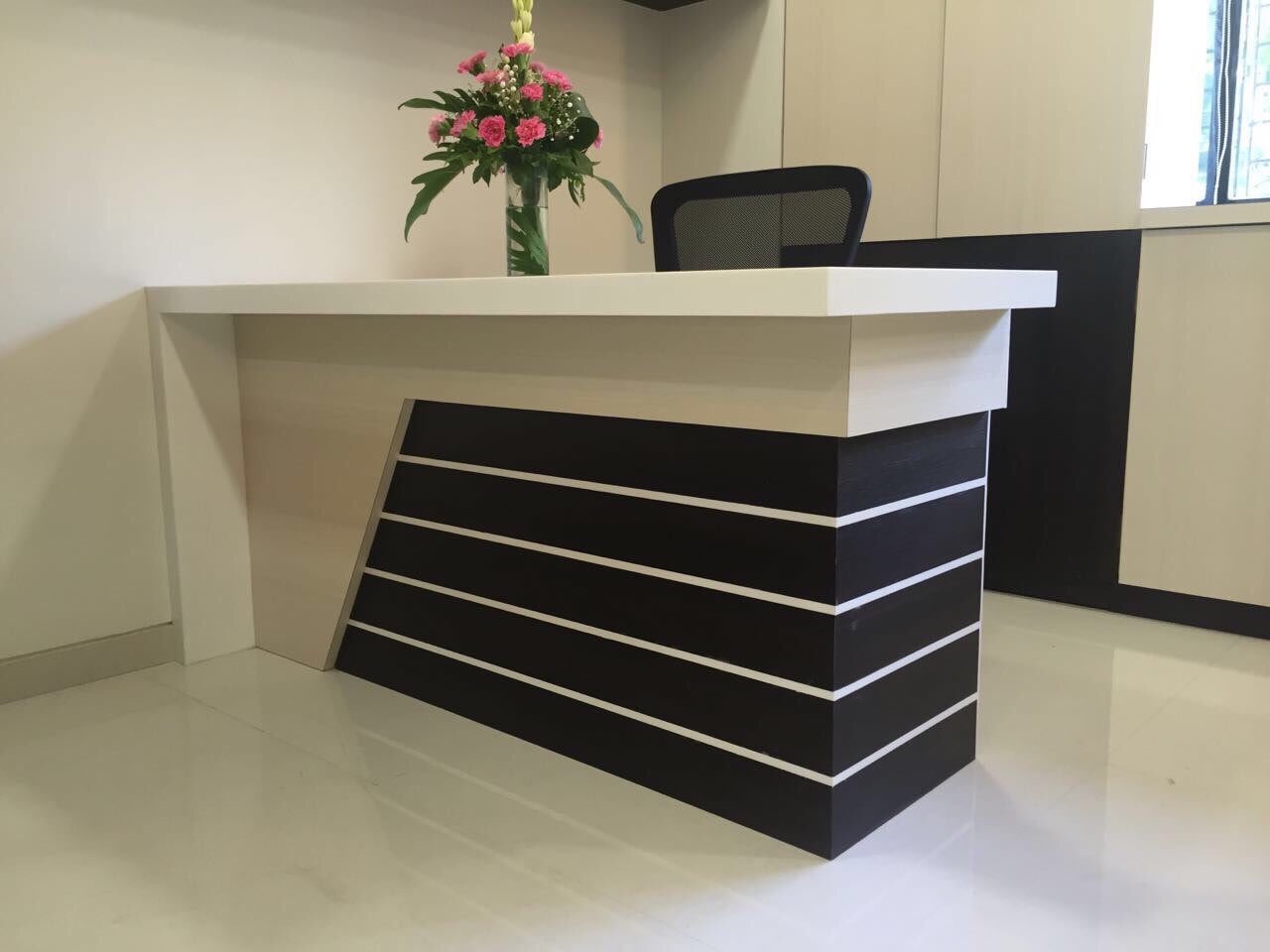 Office reception by kavita.dhotre | Interior Design Photos & Ideas
