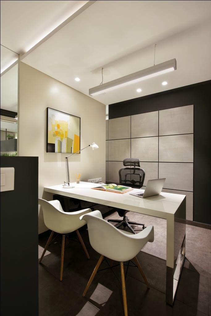 Cellular space with white table and chairs by kavita.dhotre Modern | Interior Design Photos & Ideas