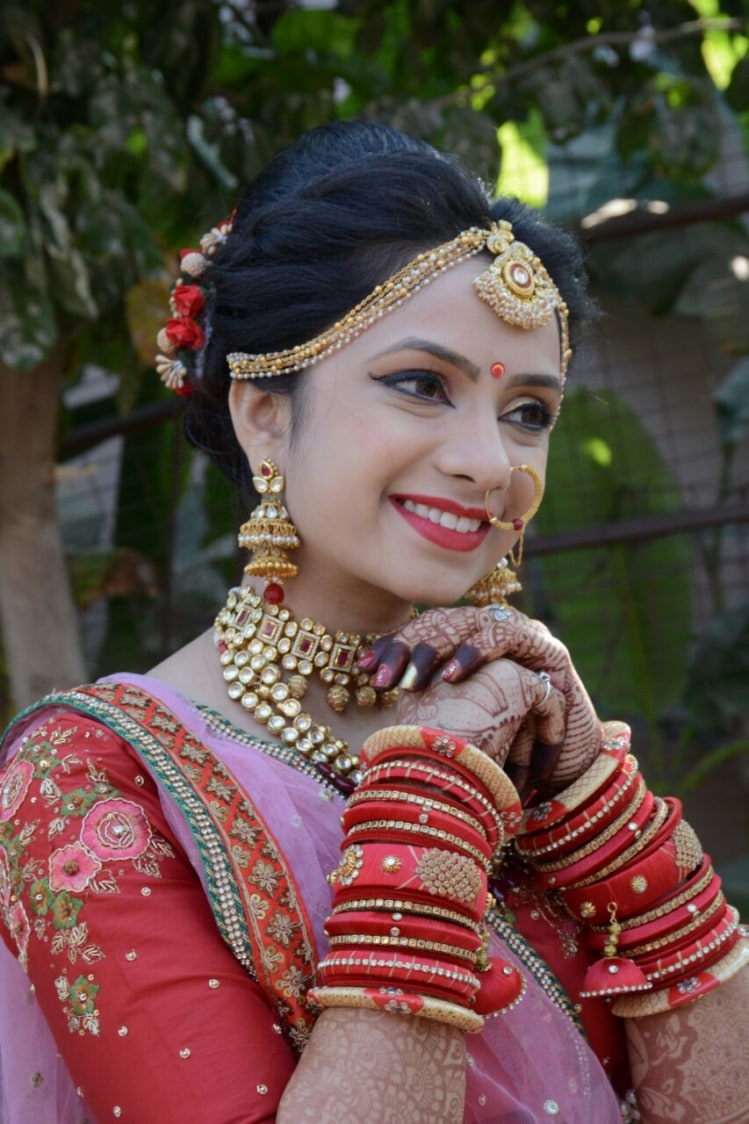 Gold Kundan Bridal Set With Light and Natural Make Up by Patel Pritiben Bridal-makeup Wedding-hairstyles | Weddings Photos & Ideas