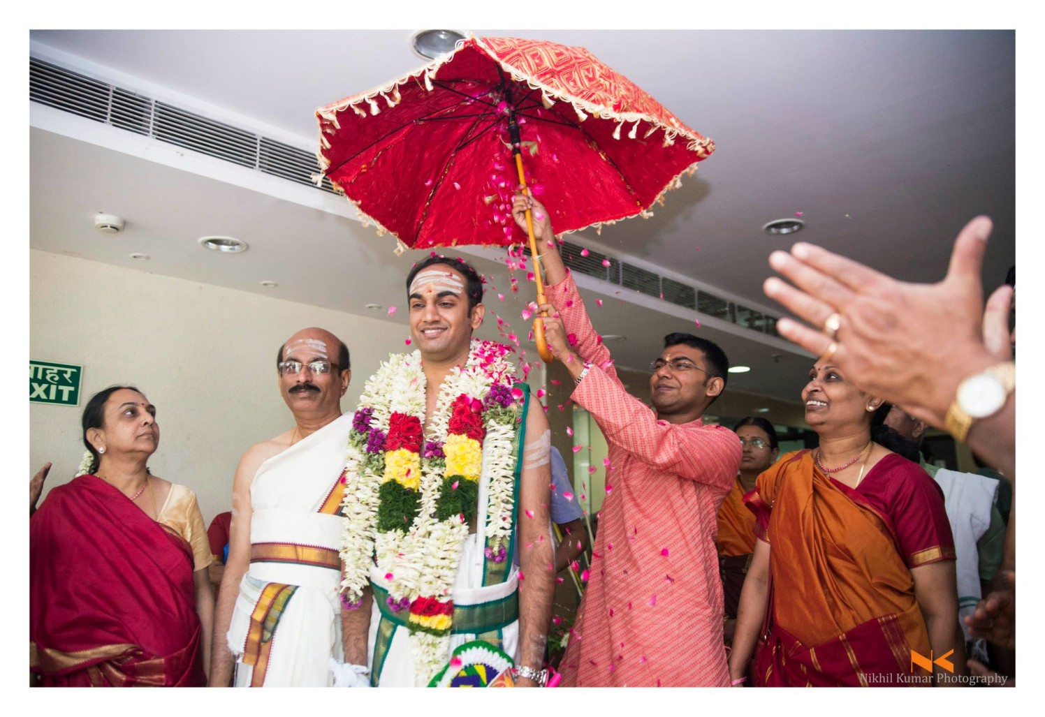 Flower Shower by Nikhil Kumar Wedding-photography | Weddings Photos & Ideas