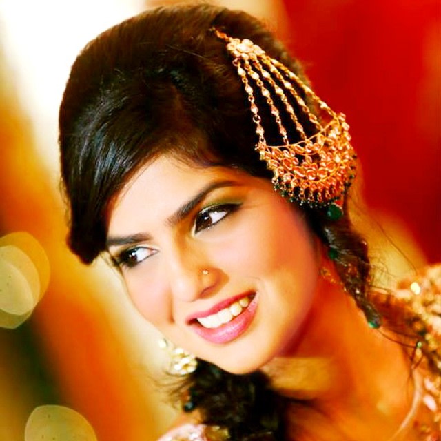 Bride Wearing Kundan Jhumar by Anchal Kumar Bridal-jewellery-and-accessories | Weddings Photos & Ideas
