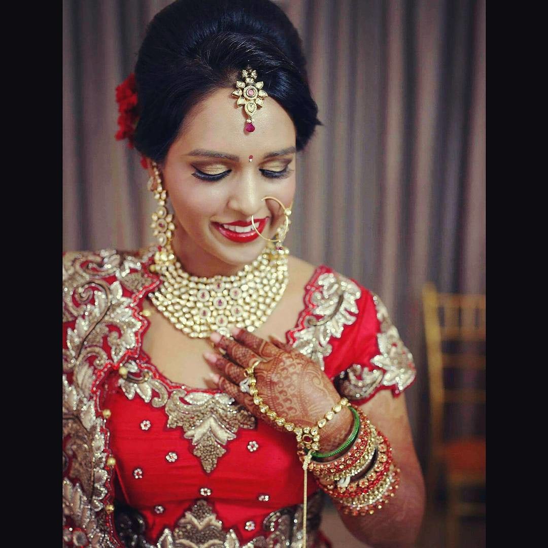 Indian Bride Flaunting Her All Kundan Jewellery by Anchal Kumar Bridal-makeup Bridal-jewellery-and-accessories | Weddings Photos & Ideas