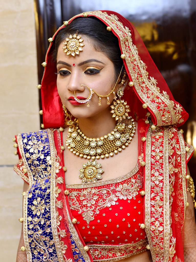 Glowing Bride Adorned With Gold And Kundan Jewellery by Arpit Gulati Bridal-makeup Bridal-jewellery-and-accessories | Weddings Photos & Ideas