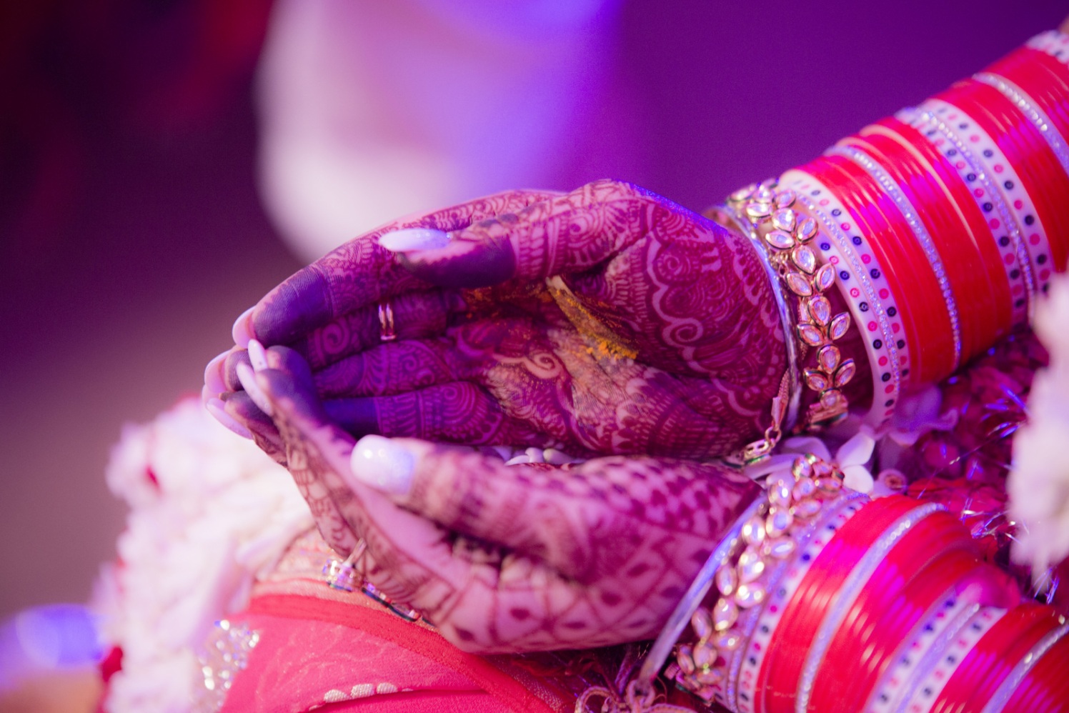 Henna Adorned Hands by Arpit Gulati Wedding-photography Bridal-jewellery-and-accessories | Weddings Photos & Ideas