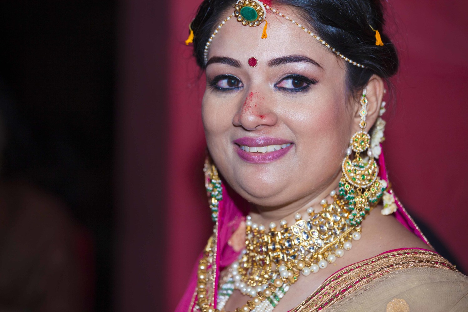Emerald Green Borla Mang tikka And Meenakari Earings by Arpit Gulati Bridal-makeup Bridal-jewellery-and-accessories | Weddings Photos & Ideas