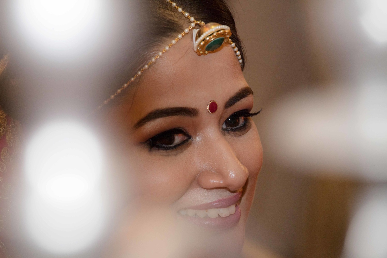 Borla Mang tikka With Emerald Green Gem by Arpit Gulati Wedding-photography Bridal-jewellery-and-accessories | Weddings Photos & Ideas