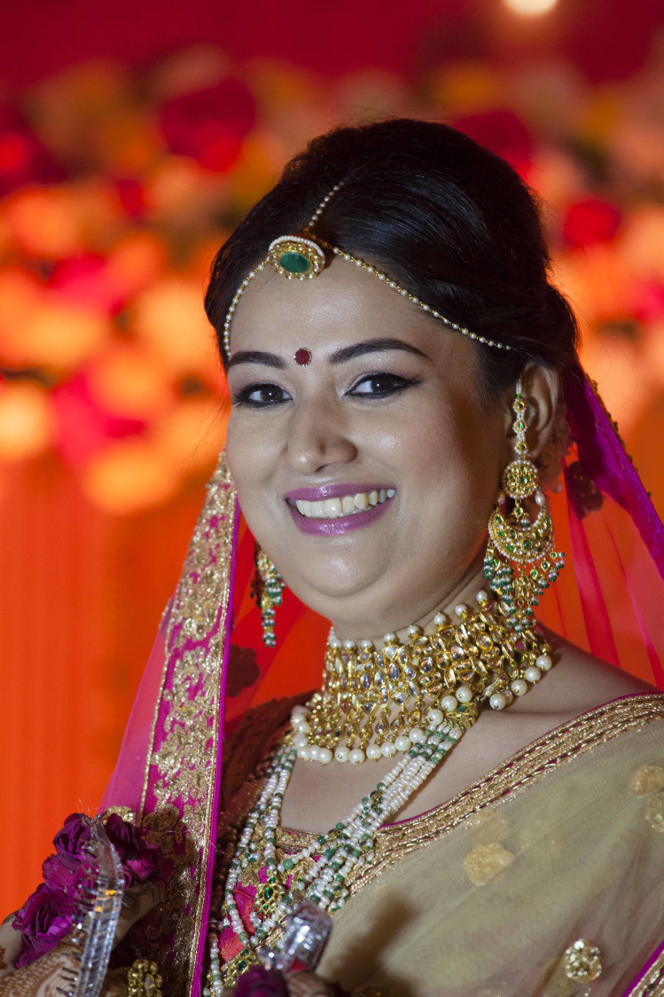 Gorgeous Bride Smiling Wearing Pearl Border Neccklace by Arpit Gulati Wedding-photography Bridal-jewellery-and-accessories Bridal-makeup | Weddings Photos & Ideas