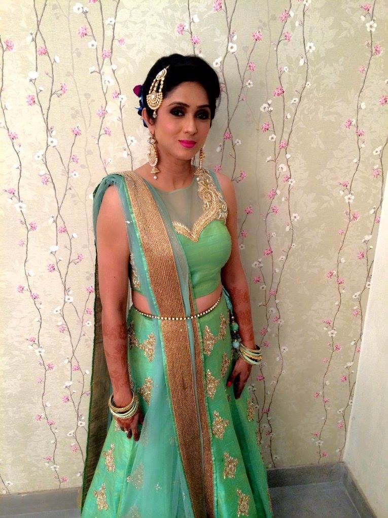 Engagement look of the Bride-to-be by Pooja Sethi Bridal-makeup | Weddings Photos & Ideas