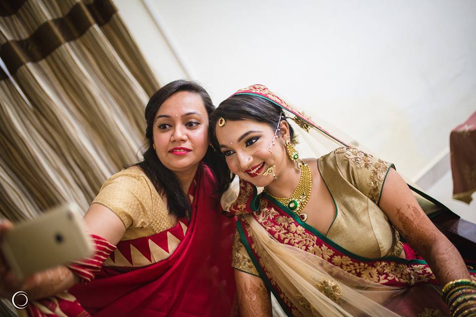 Selfie with the gorgeous bride by Amish Photography Wedding-photography | Weddings Photos & Ideas