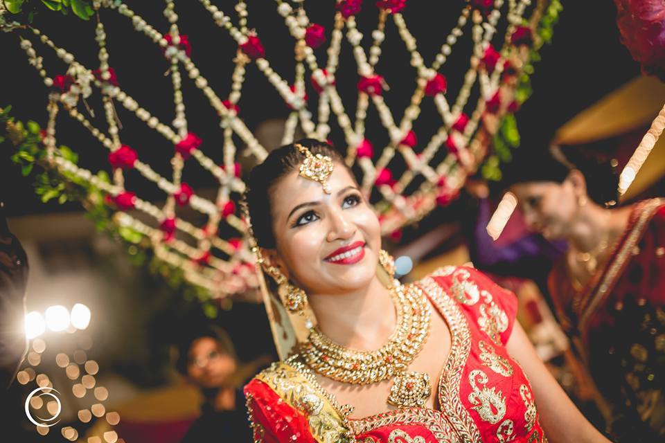 Twinkling face of the bride by Amish Photography Wedding-photography | Weddings Photos & Ideas