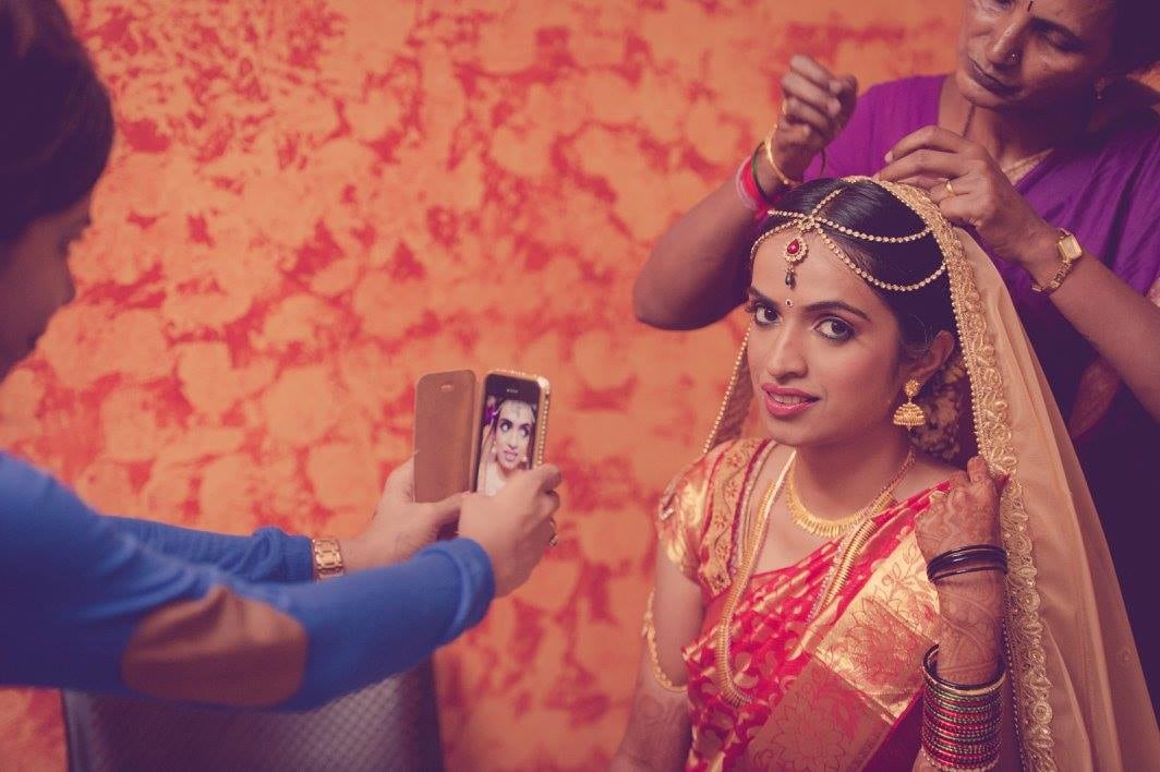 Polki Kundan Mang Tikka And Gold Earrings by Dushyantha Kumar C Wedding-photography | Weddings Photos & Ideas