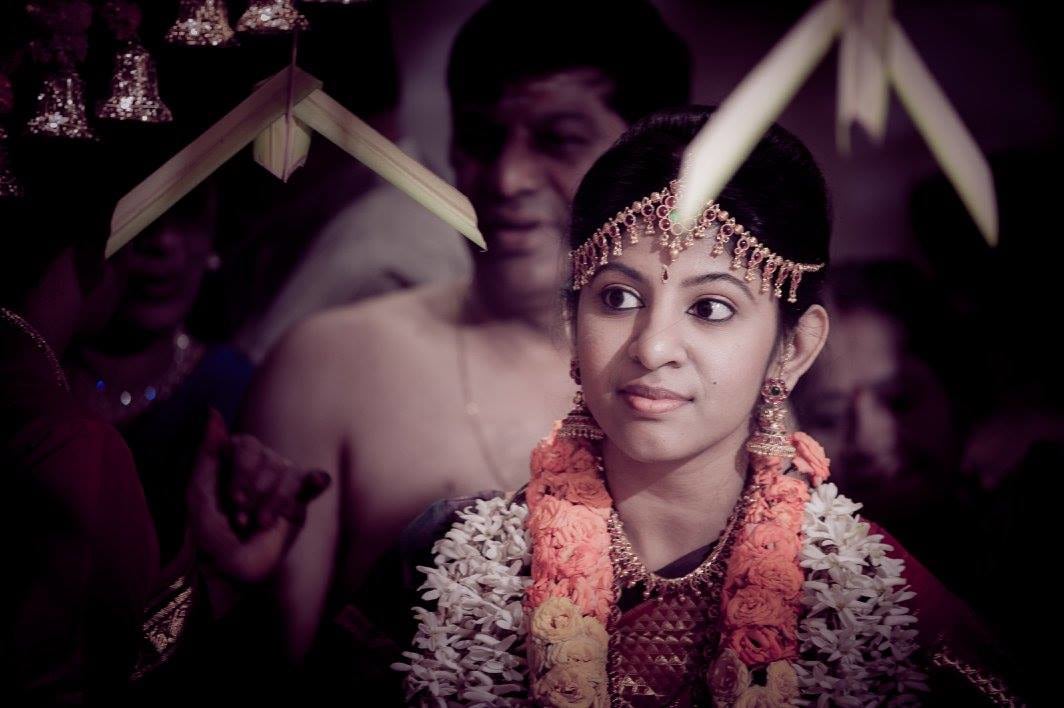 Simple Bride With Gold Maang Tikka And Earrings by Dushyantha Kumar C Bridal-jewellery-and-accessories | Weddings Photos & Ideas