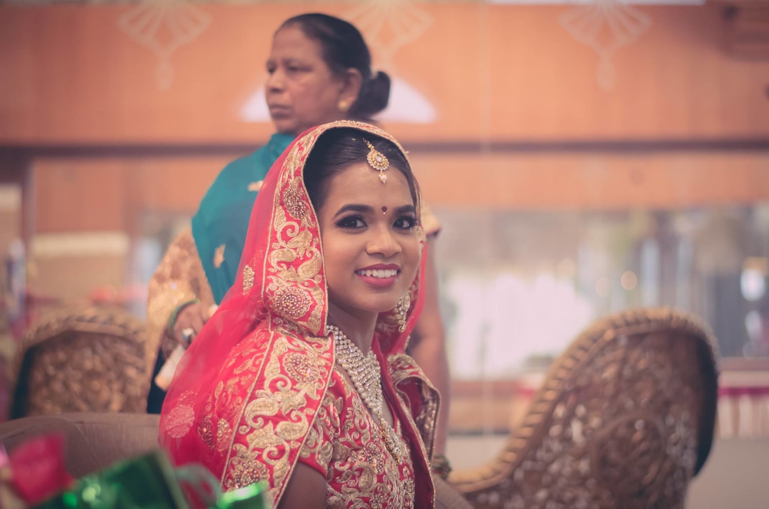 Red Dupatta With Golden Intricate Work by Dushyantha Kumar C Wedding-photography Bridal-jewellery-and-accessories | Weddings Photos & Ideas