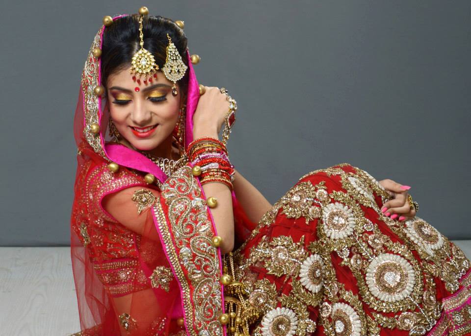 Exquisiteness in glance by Aarti Makker professional Makeup Artist Bridal-makeup | Weddings Photos & Ideas