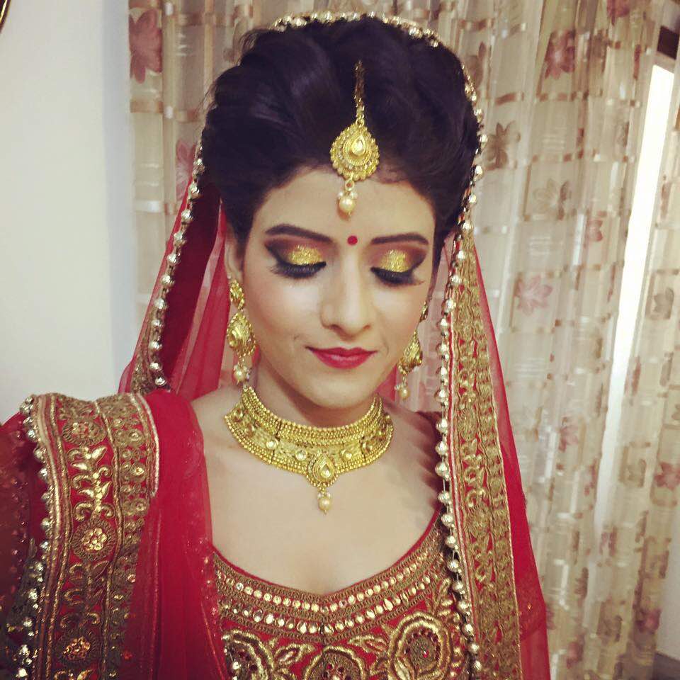 She chose glitter by Richa Malik Bridal-makeup | Weddings Photos & Ideas