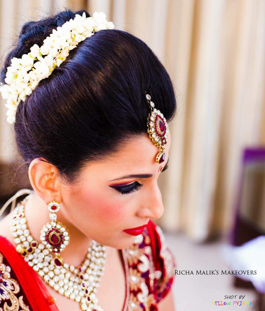Minimal makeup with think coat of mascara by Richa Malik Bridal-makeup | Weddings Photos & Ideas