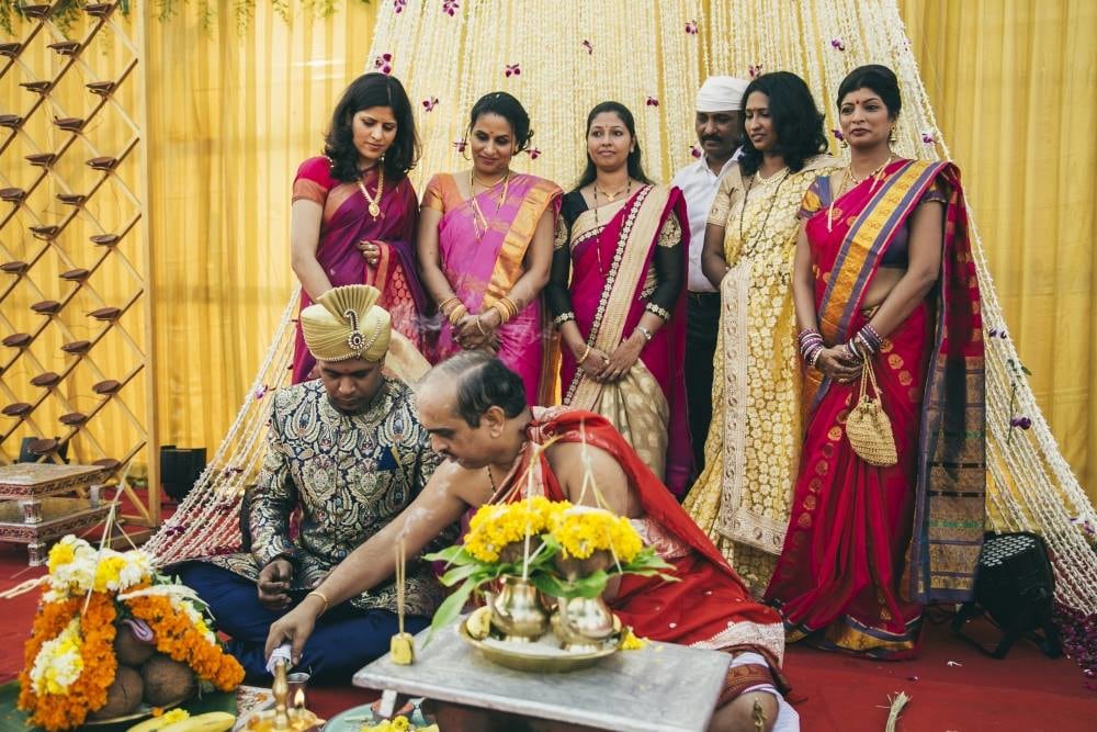 Flower decor at mandap by Nikhil Kapur Photography Wedding-photography | Weddings Photos & Ideas
